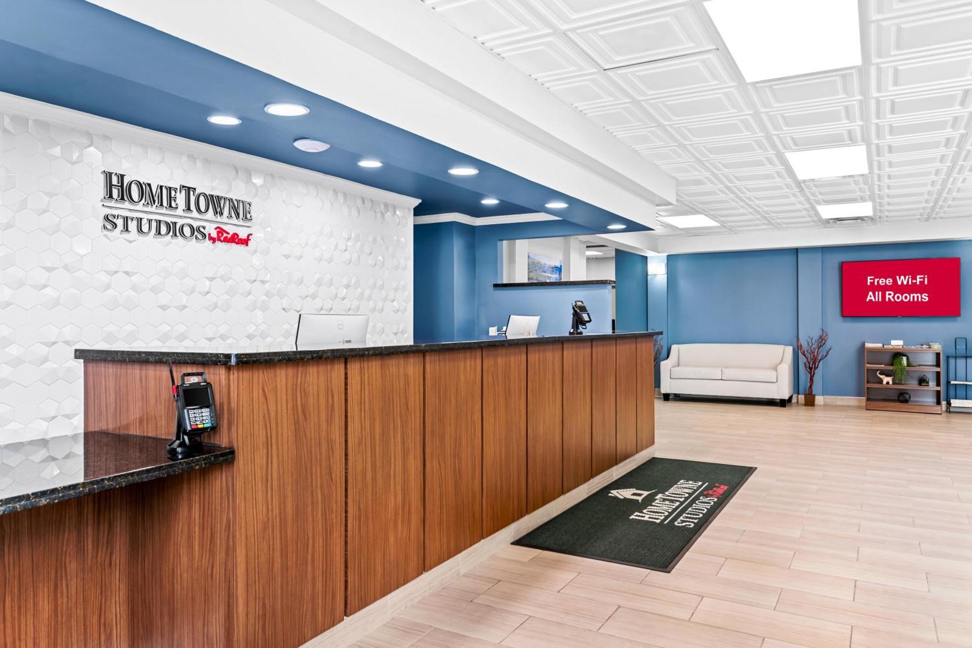 Hometowne Studios By Red Roof & Conference Center Кортленд Экстерьер фото